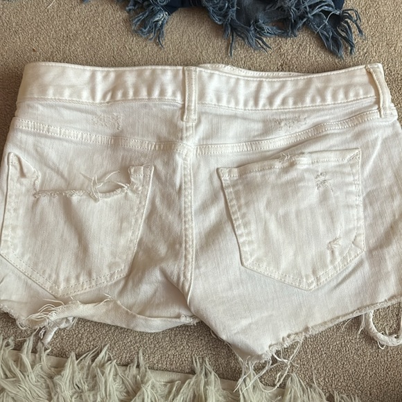 White and Jean shorts. Express and cp jeans - Picture 3 of 12